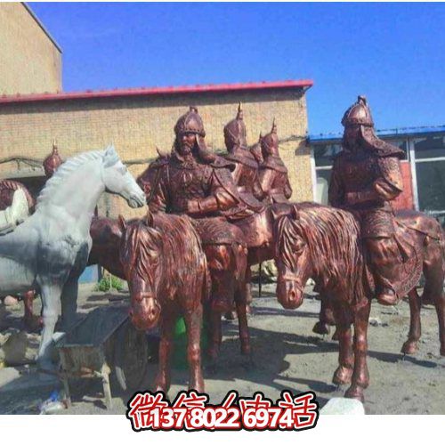 巨型騎士馬銅雕塑，點(diǎn)綴景區(qū)廣場