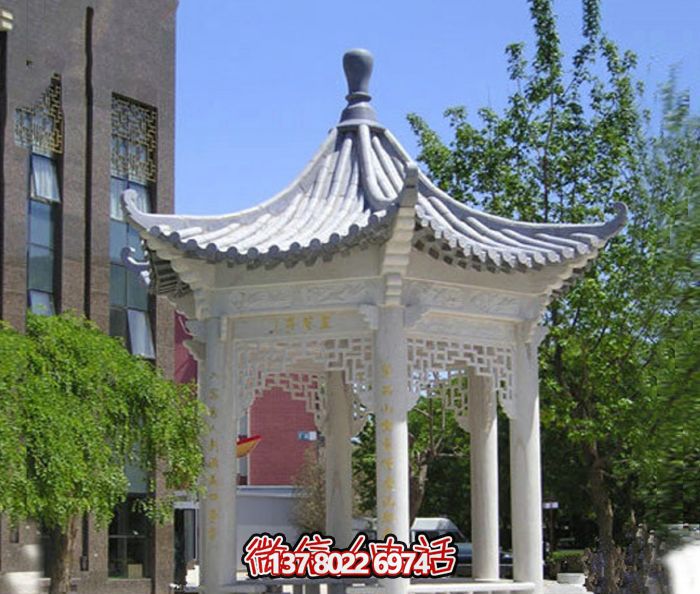 精美漢白玉鏤空涼亭，為校園休息區(qū)提供清涼休息空間