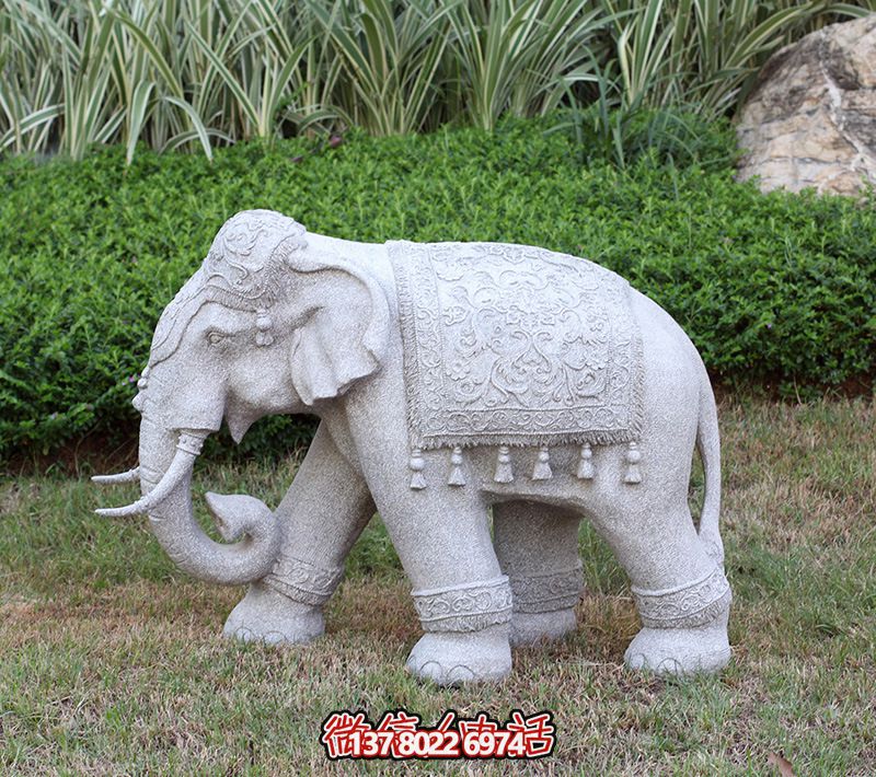 漫步公園，體驗石雕大象雕塑之旅