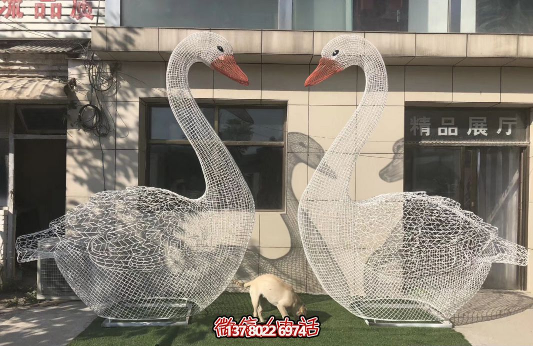不銹鋼天鵝雕塑，給您的景區(qū)增添一抹優(yōu)雅氣息