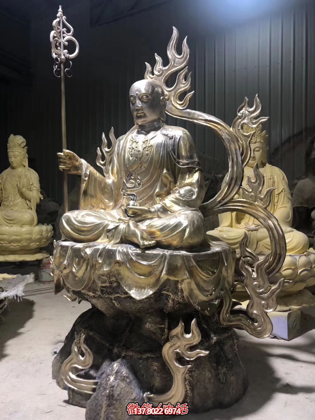 游覽地藏王大型寺廟景區(qū)，感受精美雕塑的神秘魅力