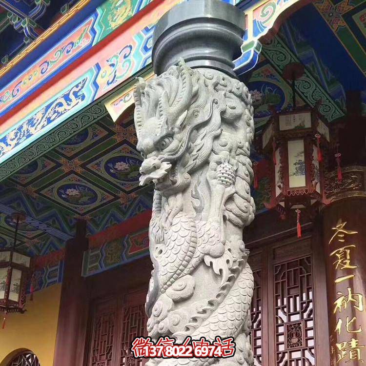 精美仿古園林，花崗巖石龍盤柱點綴