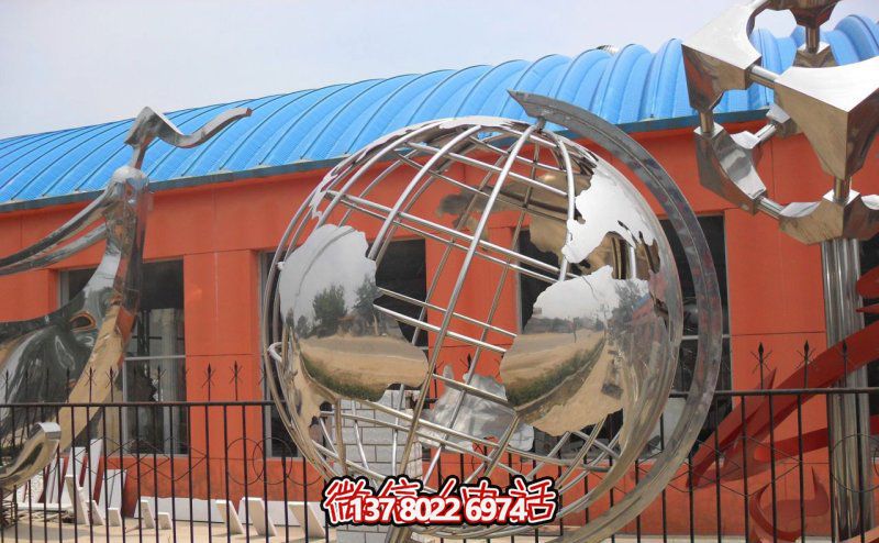 白鋼鏤空地球儀雕塑，為公園增添創(chuàng)意裝飾