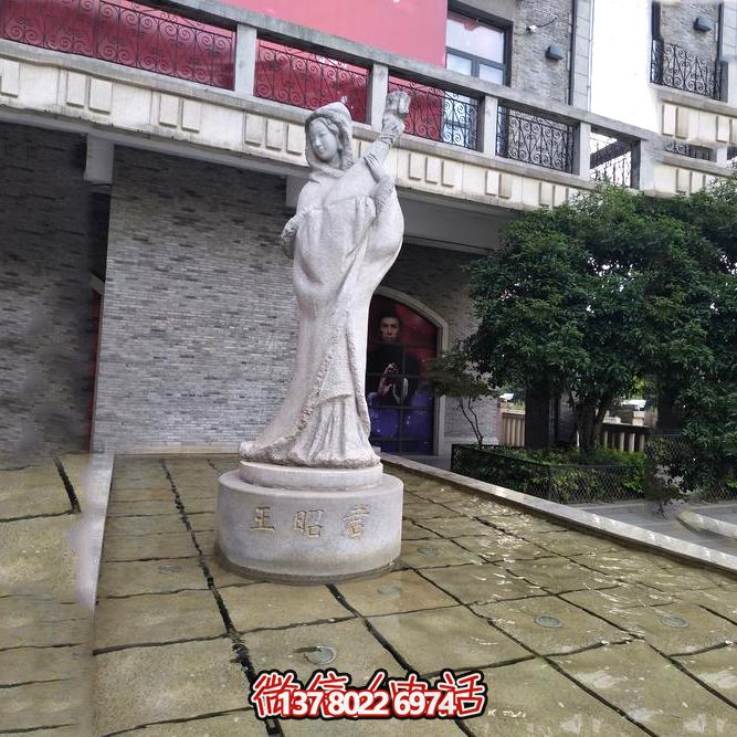 傳承歷史的美，贊美女王的神奇雕像