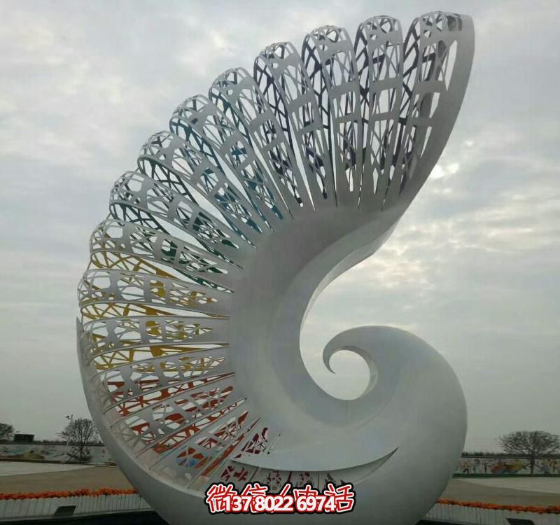 不銹鋼鳳凰雕塑，抽象而鏤空