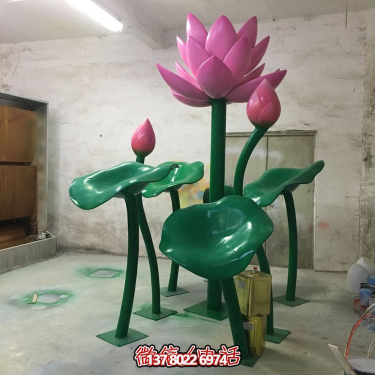 大型不銹鋼彩繪蓮花擺件，為游樂場、商場、戶外公園增色