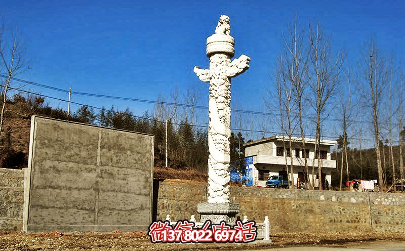 漢白玉華表雕塑，點(diǎn)綴農(nóng)村廣場