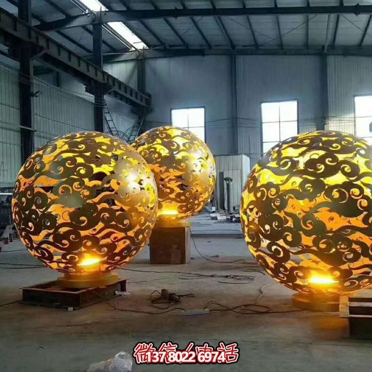 創(chuàng)意不銹鋼鏤空景觀擺件，為廣場(chǎng)帶來(lái)濃濃的藝術(shù)氣息