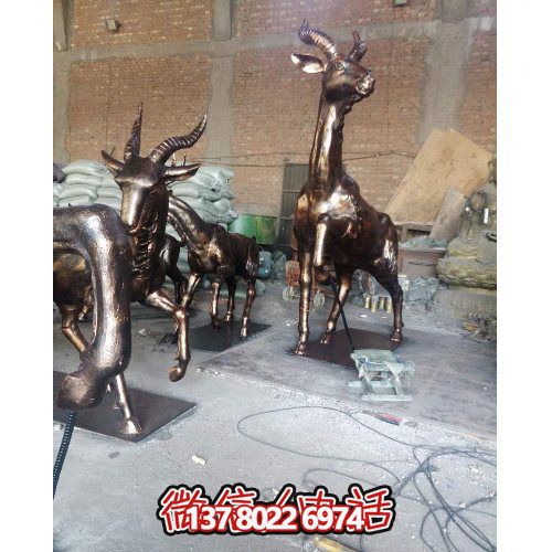 大型梅花鹿銅雕雕塑，裝點別墅小區(qū)