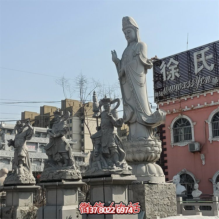 精美關(guān)公、佛像和石獅子雕刻，青石裝點(diǎn)美化廣場(chǎng)