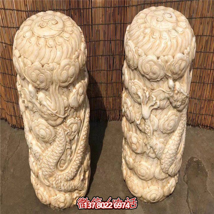 精美石柱浮雕擺件，添上龍庭院門口的濃濃文化氣息
