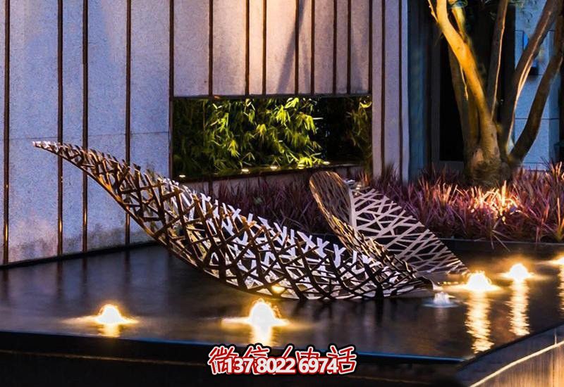 不銹鋼樹葉鏤空雕塑，給戶外和酒店環(huán)境帶來優(yōu)雅氣息