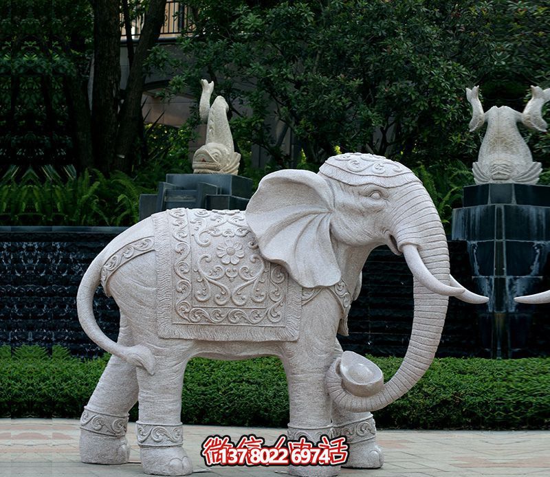 精美浮雕大象雕塑，點(diǎn)綴綠意花園