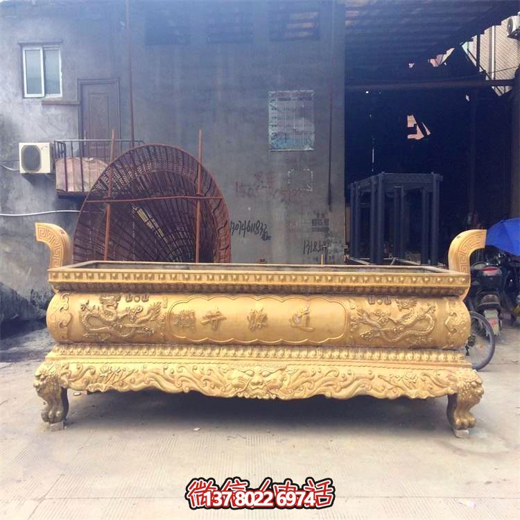 平口鍍金仿古香爐，為寺廟和戶外添彩
