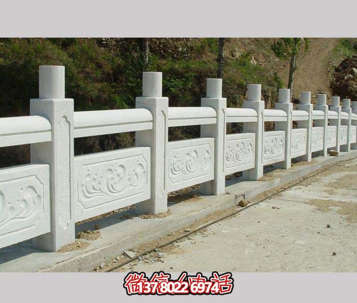 漢白玉欄桿石雕，為景區(qū)山道增添美感