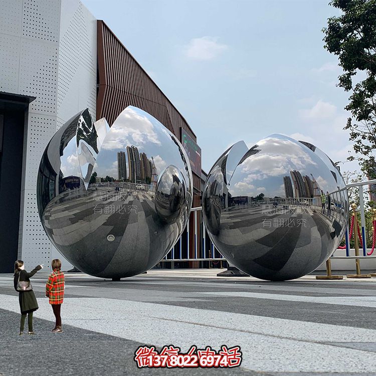 大型不銹鋼鏡面球體雕塑，為你的戶(hù)外空間增添獨(dú)特氣息