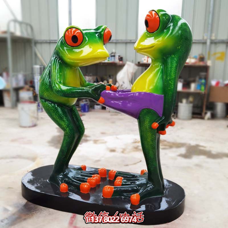 逗趣玻璃鋼青蛙雕塑，為景區(qū)增色不只
