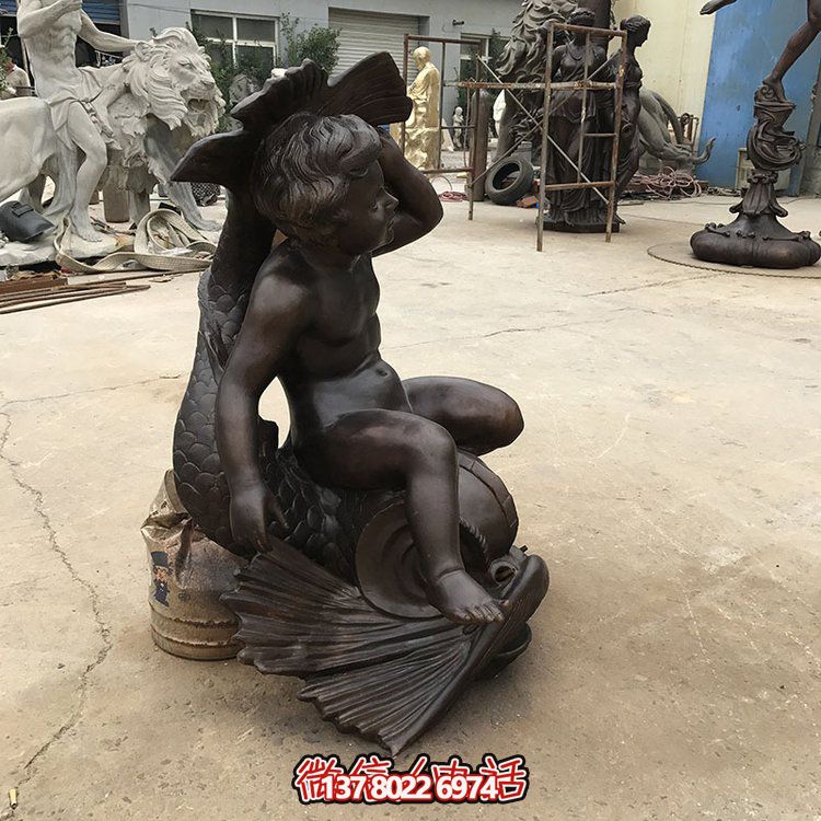 創(chuàng)意銅雕魚(yú)坐椅，讓兒童享受景觀之美