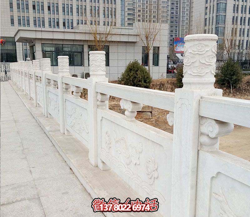 漢白玉鑲嵌欄桿扶手，點(diǎn)綴走廊裝飾，為城市花園添彩