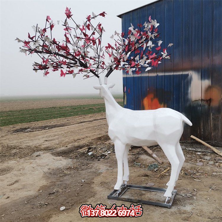 玻璃鋼雕塑梅花鹿，為戶外園林景觀增添抽象美感