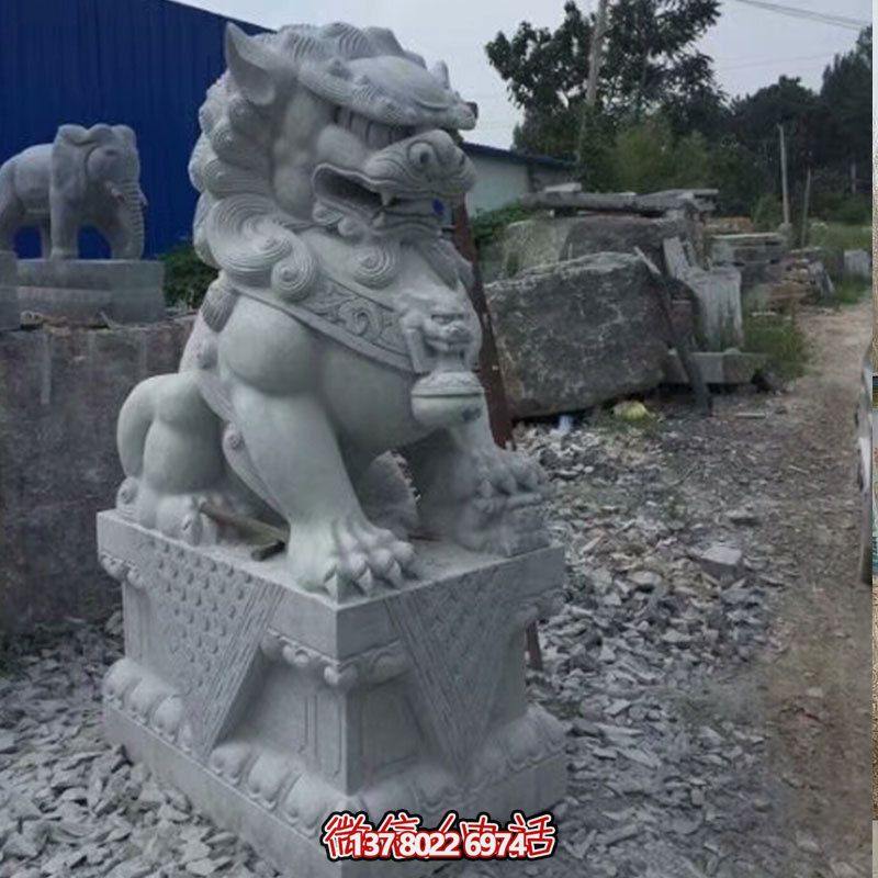 獅子雕塑鎮(zhèn)宅辟邪，美觀大方