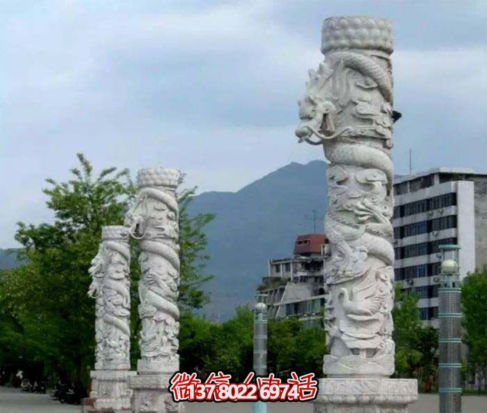 集大理石、石雕、龍柱于一體的大理景觀廣場