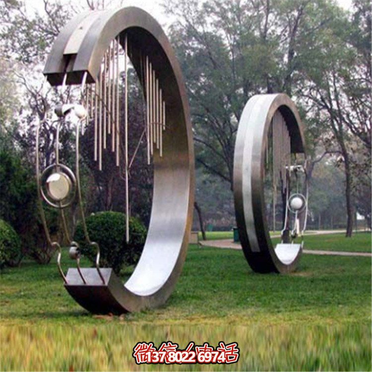 不銹鋼圓環(huán)創(chuàng)意雕塑，點(diǎn)亮園林景觀裝飾