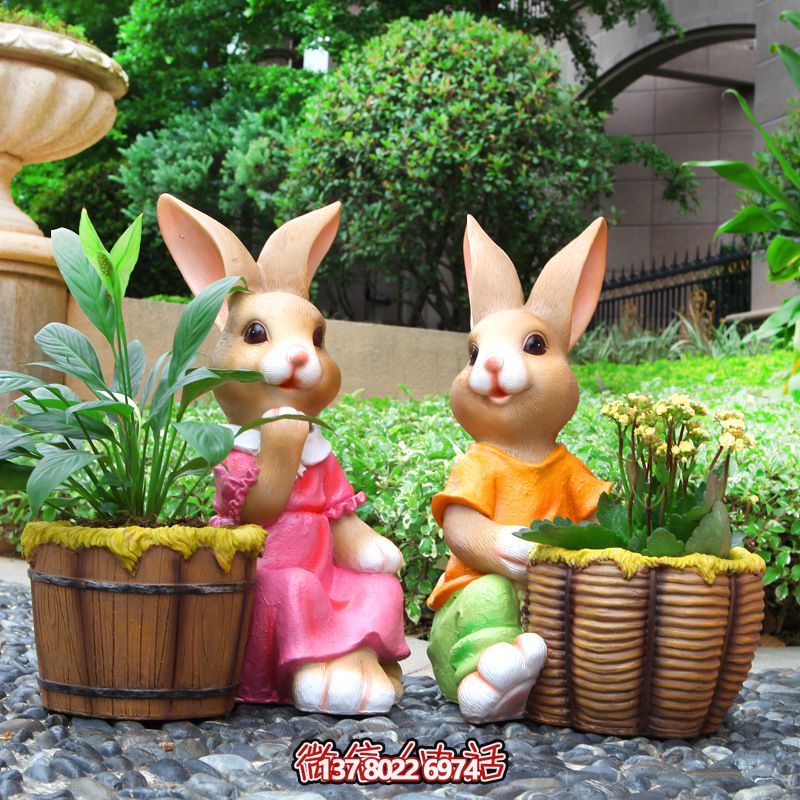 彩繪玻璃鋼兔子雕塑，點綴戶外公園裝飾