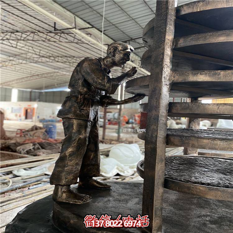 玻璃鋼仿銅人物擺件，點(diǎn)綴戶外園林景觀