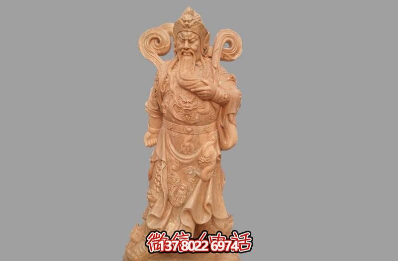 紅日晚霞下的關(guān)公雕塑，溫馨庭院里的佛像供奉