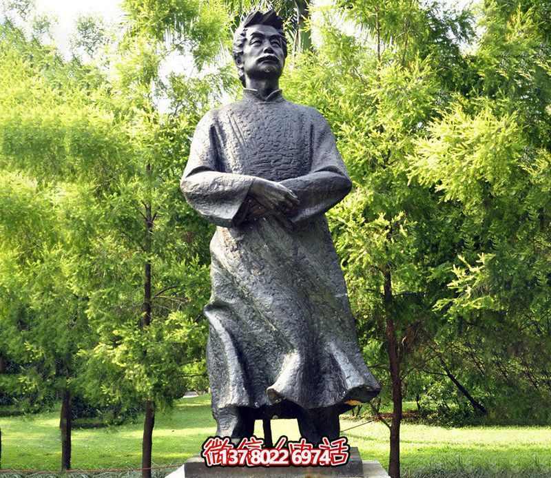玻璃鋼魯迅人物雕塑，為公園景觀裝飾點(diǎn)綴