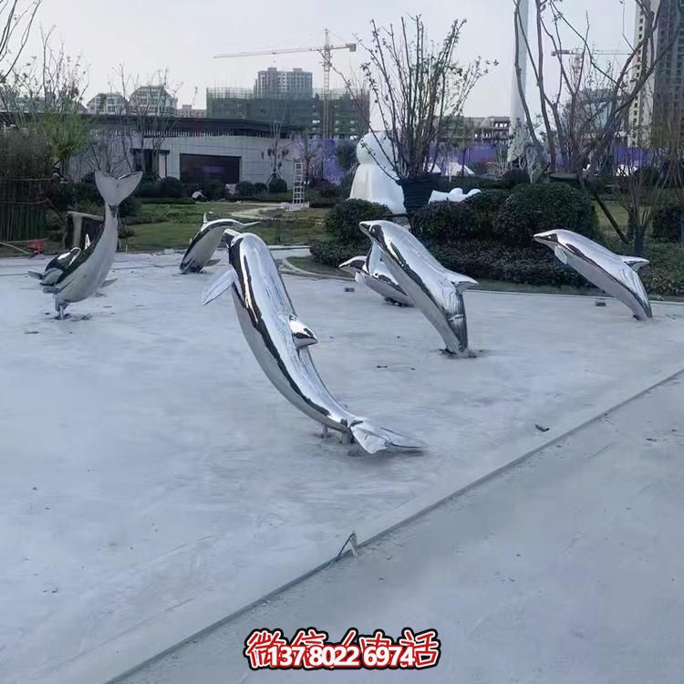 海豚不銹鋼雕塑，點(diǎn)綴小區(qū)樓盤綠化裝飾