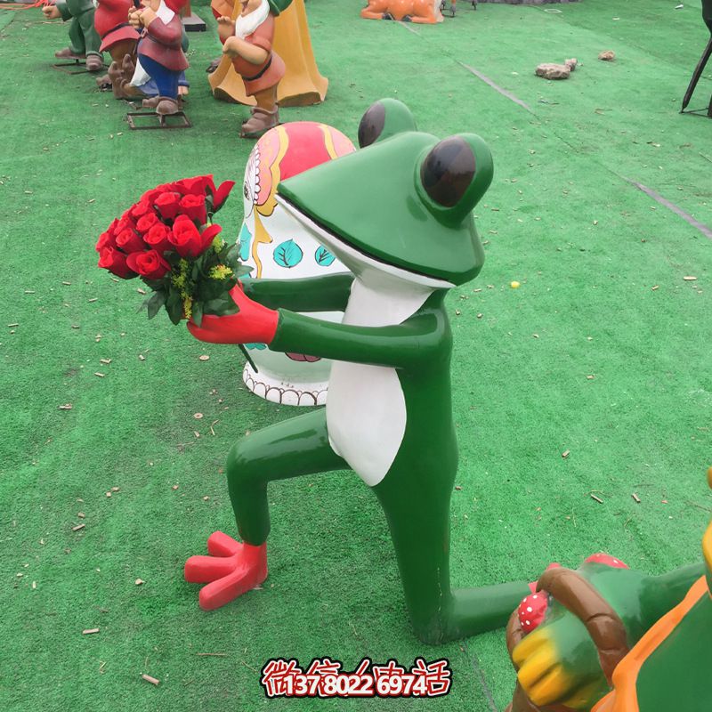 玻璃鋼雕塑，玫瑰青蛙拿玻璃公園裝飾