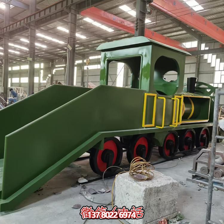 精致不銹鋼車頭雕塑，給游樂(lè)園增添時(shí)尚色彩
