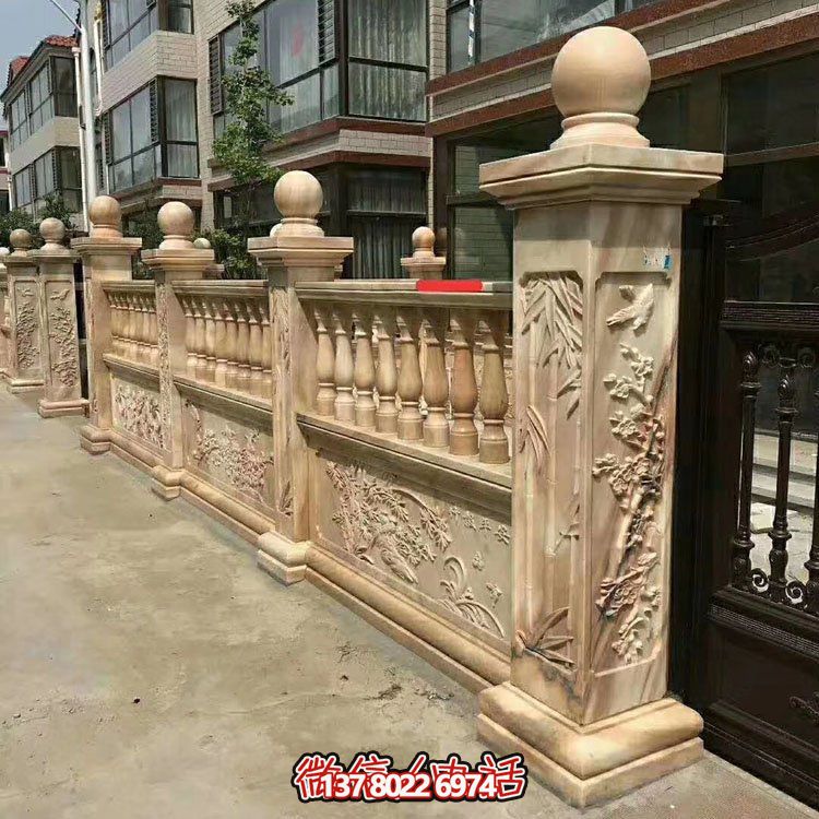 紅色浮雕圍墻欄板裝點(diǎn)別墅，守護(hù)晚霞之美