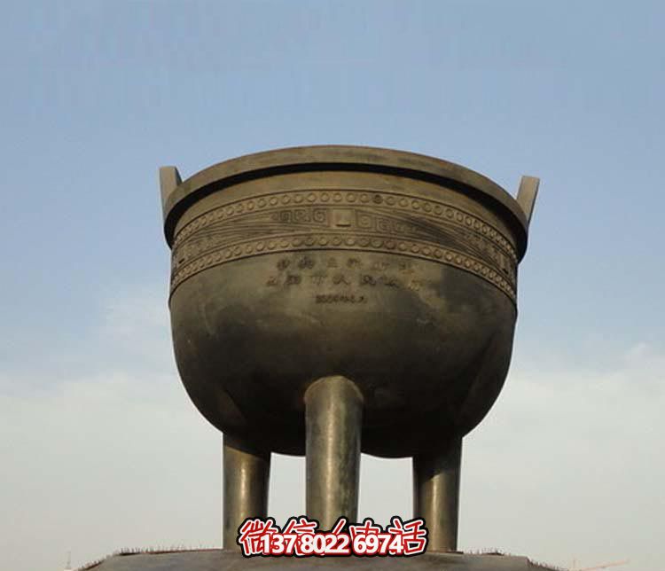 大型青銅圓形香爐，裝飾廣場景區(qū)