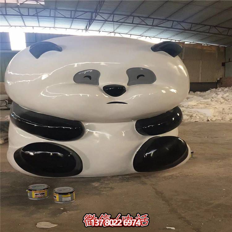 玻璃鋼雕塑熊貓公仔，環(huán)?？ㄍ〝[放裝飾商場