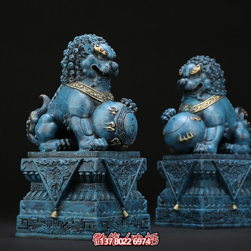 仿古青銅獅子雕塑，為景區(qū)創(chuàng)意增添古樸色彩