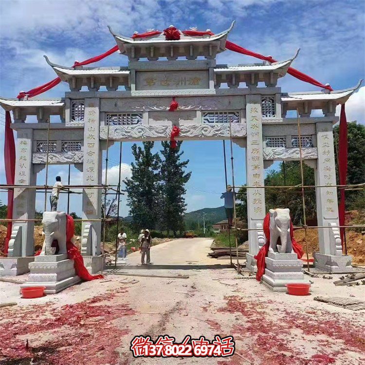 集道路四柱、花崗巖、花崗石雕和牌樓于一體的精美絕倫藝術(shù)品