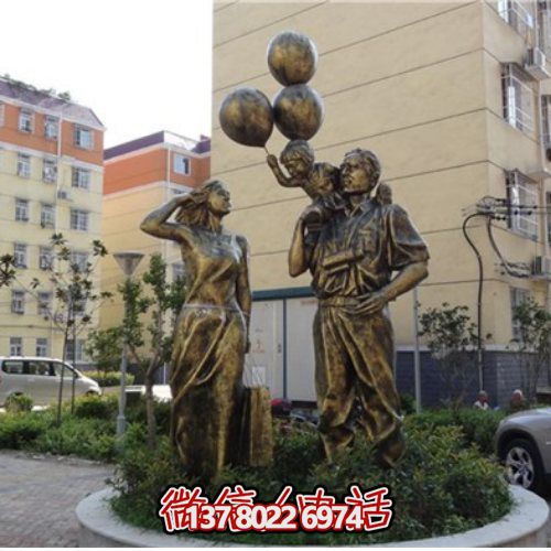 玻璃鋼仿銅人物雕塑，讓您的小區(qū)環(huán)境更加完美！