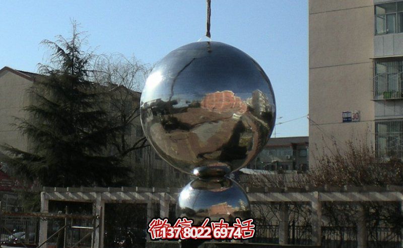 不銹鋼球體雕塑，鏡面反光，室外裝點美化