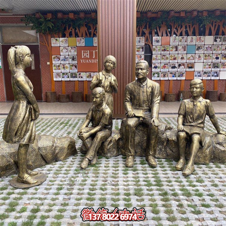 仿銅人物雕塑，裝點(diǎn)步行街情景