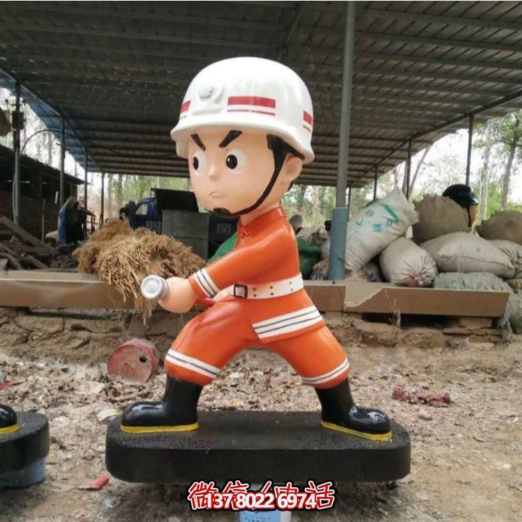 消防英雄銅雕塑像，為廣場添彩