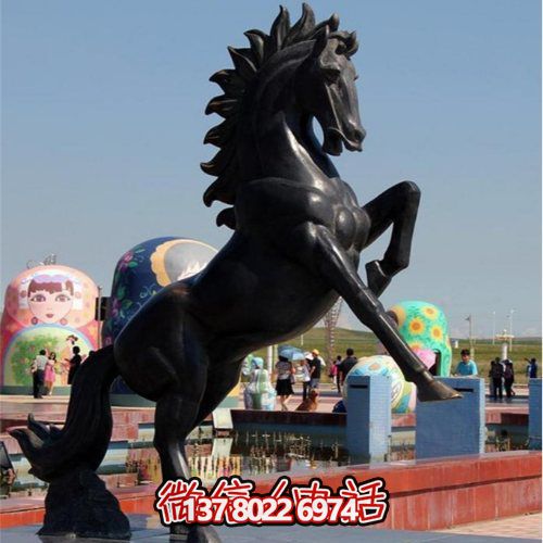 大型仿銅馬玻璃鋼雕塑，為廣場景觀增添無限精彩