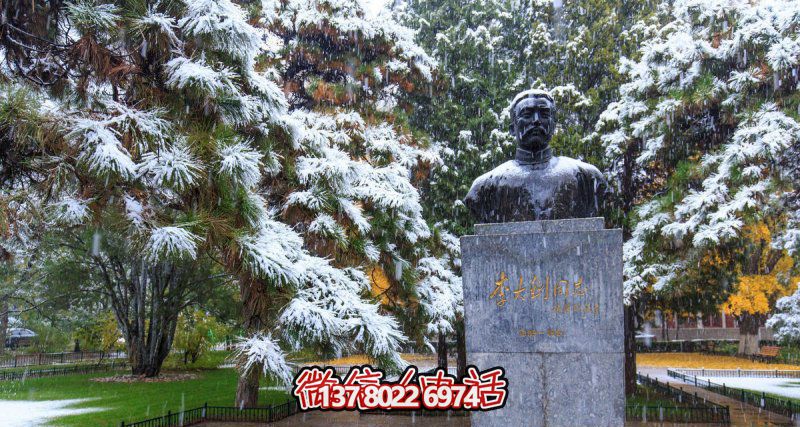 李大釗銅雕胸像，傳承戶外園林名人文化