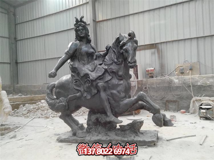超越傳統(tǒng)，探索未知的玻璃鋼騎馬擺件
