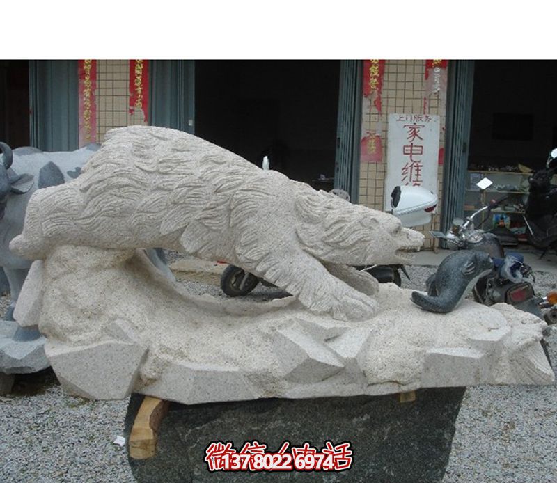 北極熊玻璃鋼雕塑，讓街道邊擺放創(chuàng)意爬行玻璃