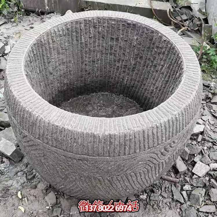 古老石槽，精致圓形養(yǎng)魚水缸