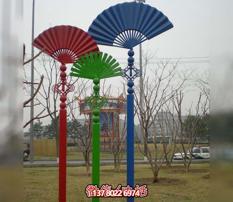 彩繪折扇雕塑，點(diǎn)綴戶外路邊創(chuàng)意空間