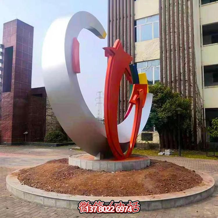 精致不銹鋼月牙雕塑，打造現(xiàn)代都市景觀